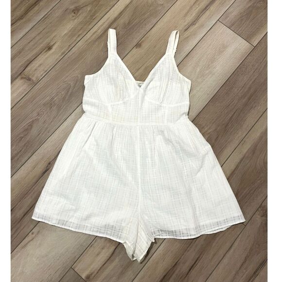 American Eagle Outfitters Dresses & Skirts - American Eagle White Flowy Romper Summer Beach XL